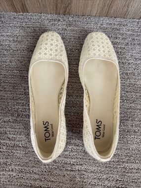 TOMS Lace Ballet Flats in Ivory